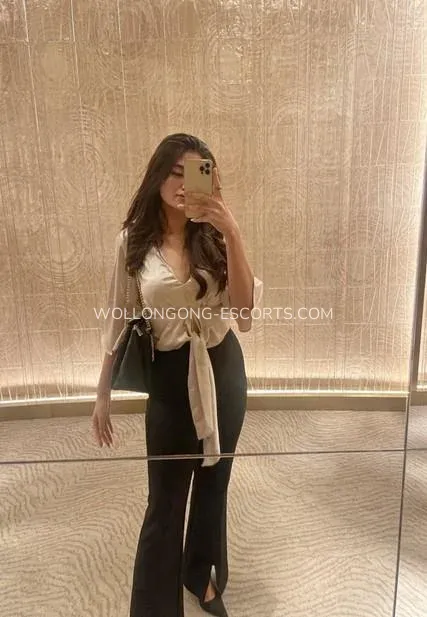 Wollongong escorts Lovisa — 1