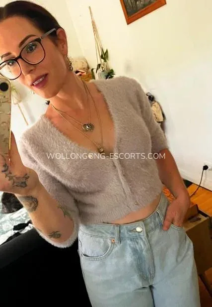 Wollongong escorts Emma — 1