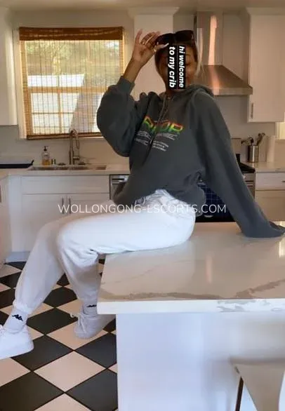 Wollongong escorts Hannah — 3