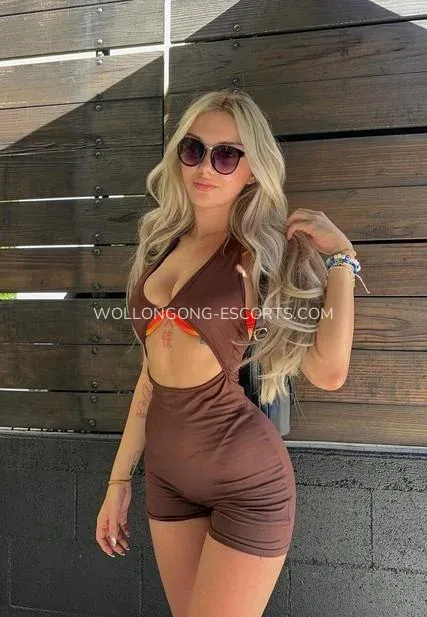 Wollongong escorts Bella — 1