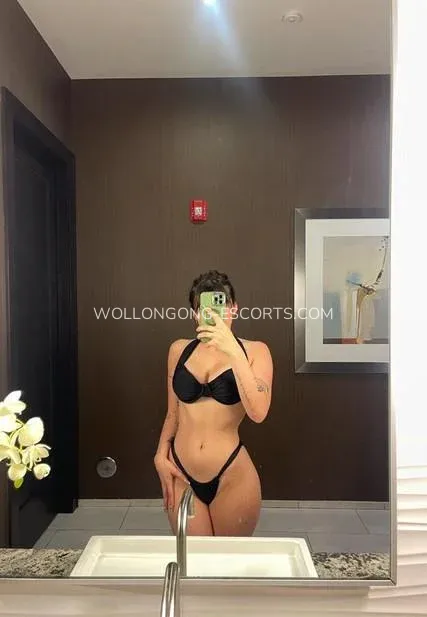 Wollongong escorts Elise — 5