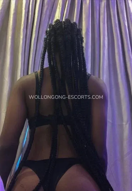 Wollongong escorts Mia — 3