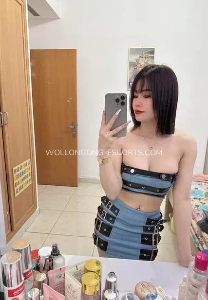 Wollongong escorts Julia — 6