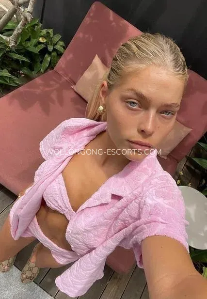 Wollongong escorts Carina — 4