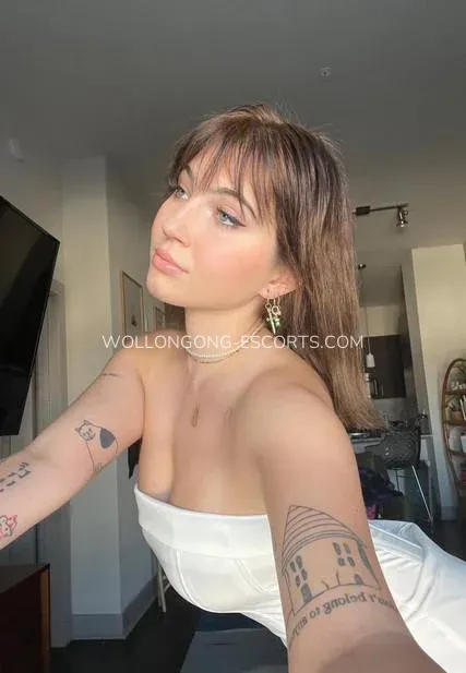 Wollongong escorts Elise — 1