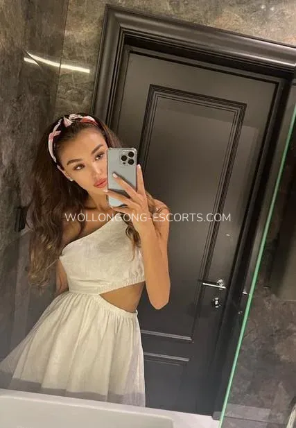 Wollongong escorts Courtney — 4