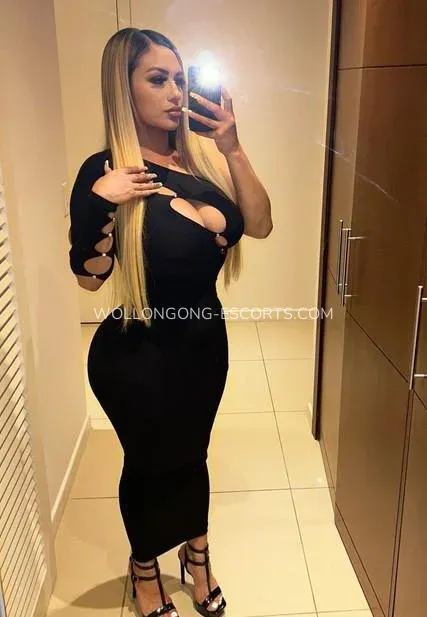 Wollongong escorts Pia — 3