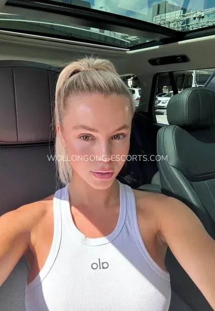 Wollongong escorts Esmeralda — 1