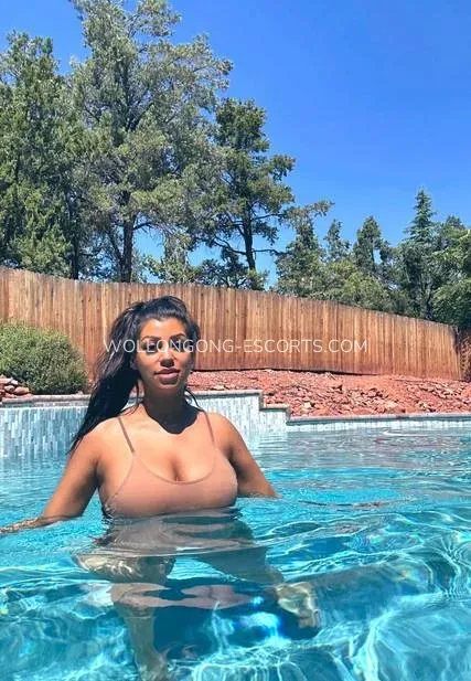 Wollongong escorts Chloe — 1