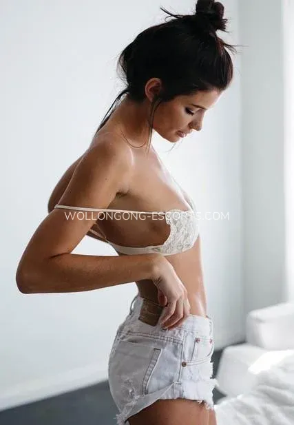 Wollongong escorts Alexis — 4