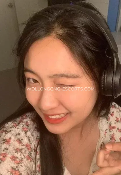 Wollongong escorts Caroline — 3