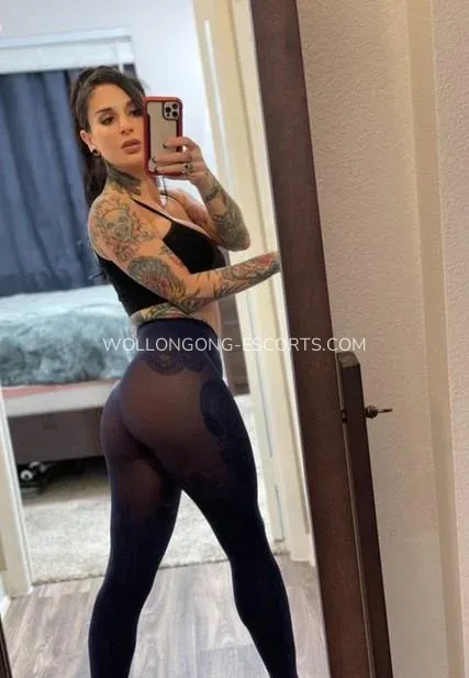 Wollongong escorts Lovisa — 3