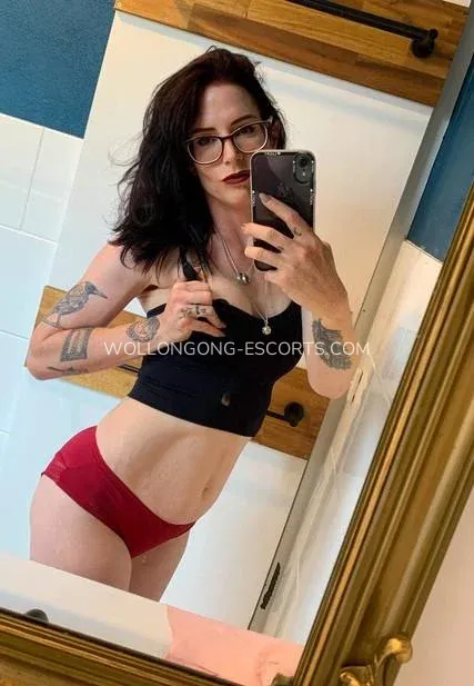 Wollongong escorts Emma — 4