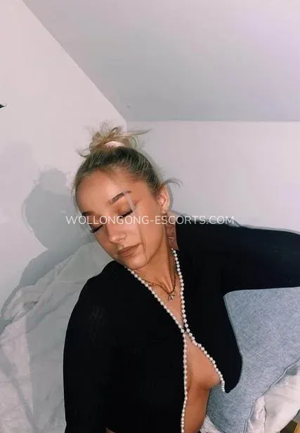 Wollongong escorts Mona — 1