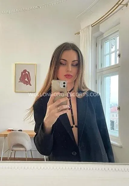 Wollongong escorts Isabella — 3