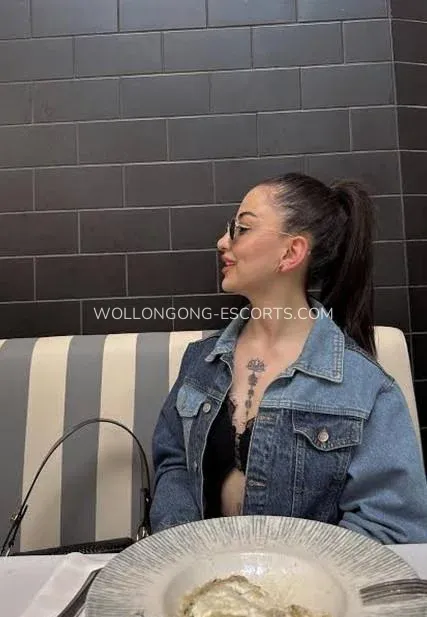 Wollongong escorts Mia — 1