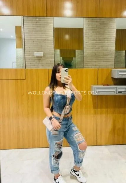 Wollongong escorts Emma — 2