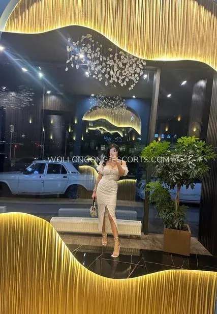 Wollongong escorts Kelly — 1