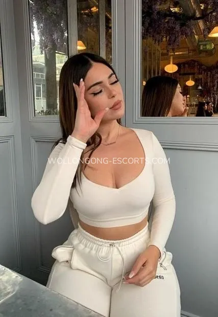 Wollongong escorts daisy