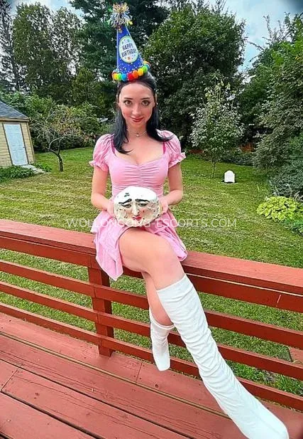Wollongong escorts Sarah — 5