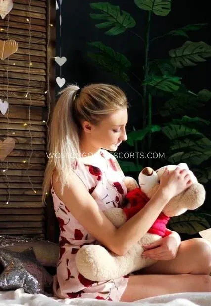 Wollongong escorts Chloe — 3