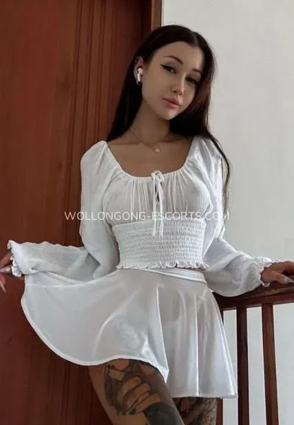 Wollongong escorts Chloe — 4