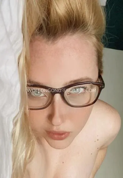 Wollongong escorts Caitlin — 1