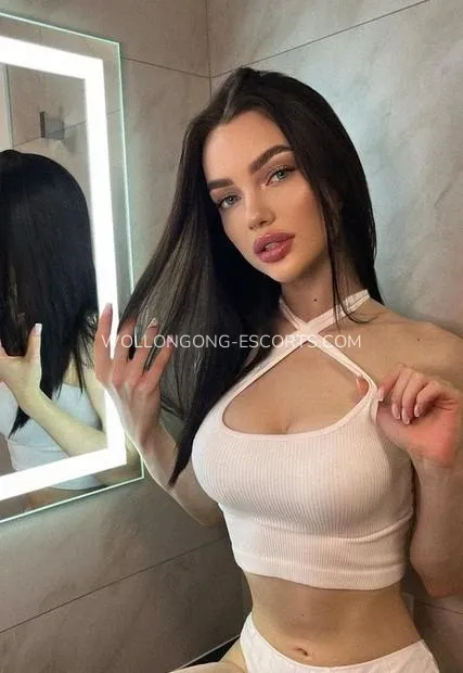 Wollongong escorts Elise — 2