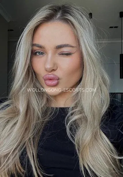 Wollongong escorts Selena — 1