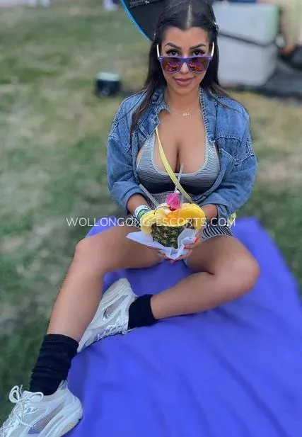 Wollongong escorts Chloe — 9