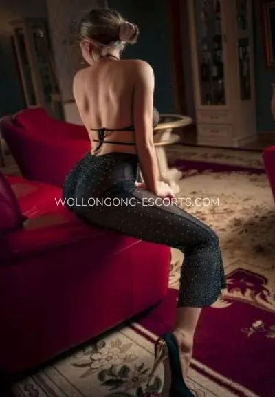 Wollongong escorts Caitlyn — 1