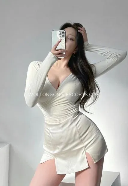 Wollongong escorts Amelia — 1