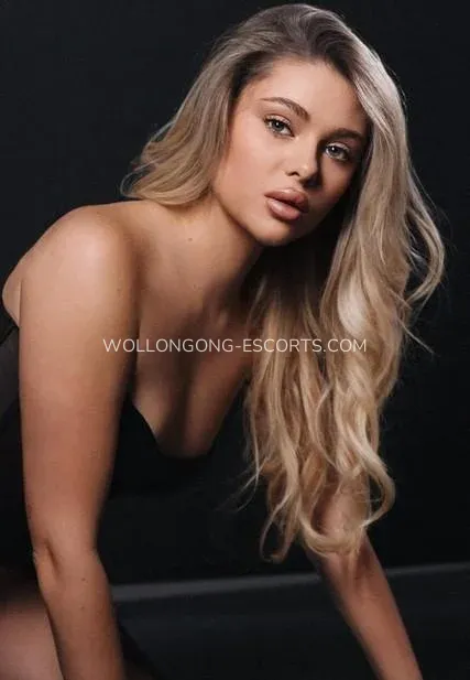 Wollongong escorts Selena — 4