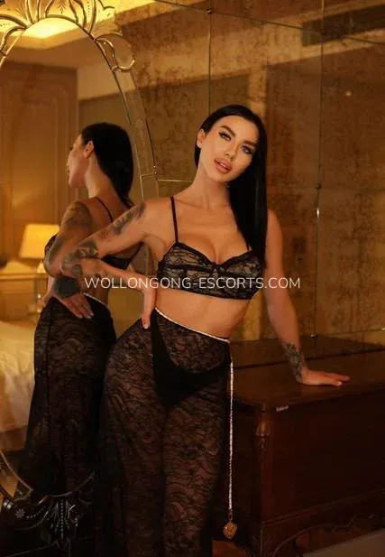Wollongong escorts Naomi — 1