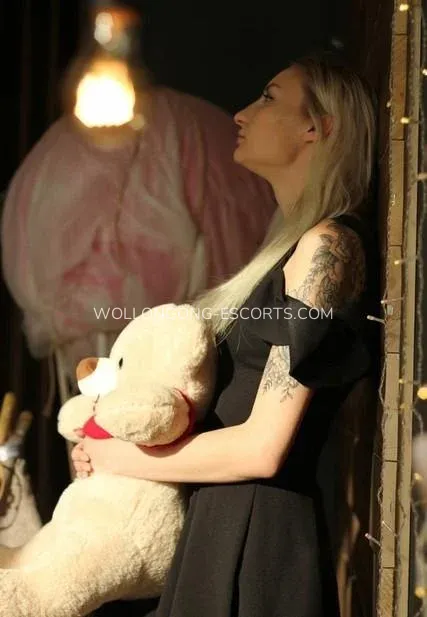 Wollongong escorts Chloe — 1