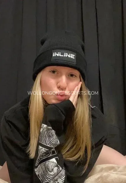 Wollongong escorts Monica — 3