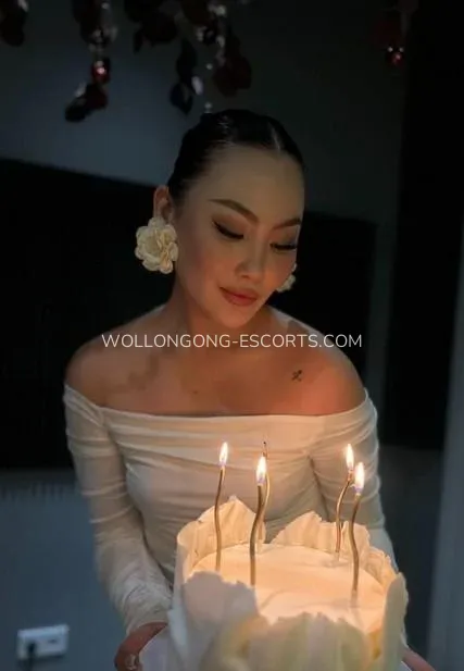 Wollongong escorts Sarah — 4