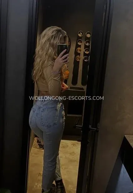 Wollongong escorts Elise — 9