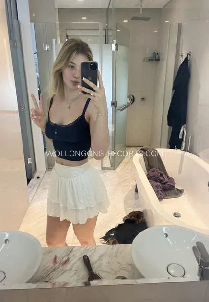 Wollongong escorts Isabelle — 1