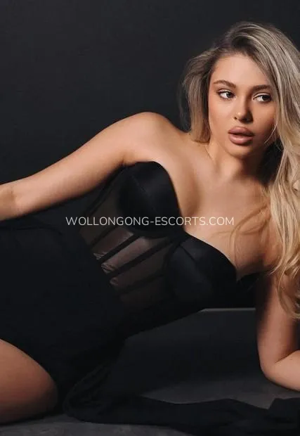 Wollongong escorts Selena — 2