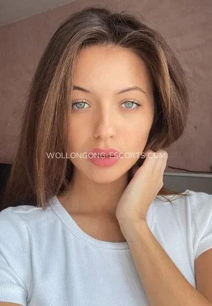 Wollongong escorts Chloe — 4