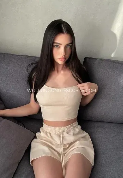Wollongong escorts Elise — 1
