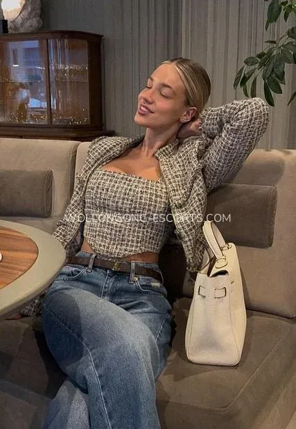 Wollongong escorts Lily — 5