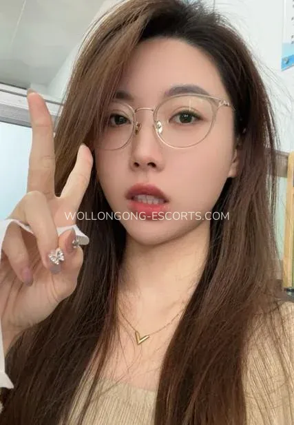 Wollongong escorts Sofie — 3